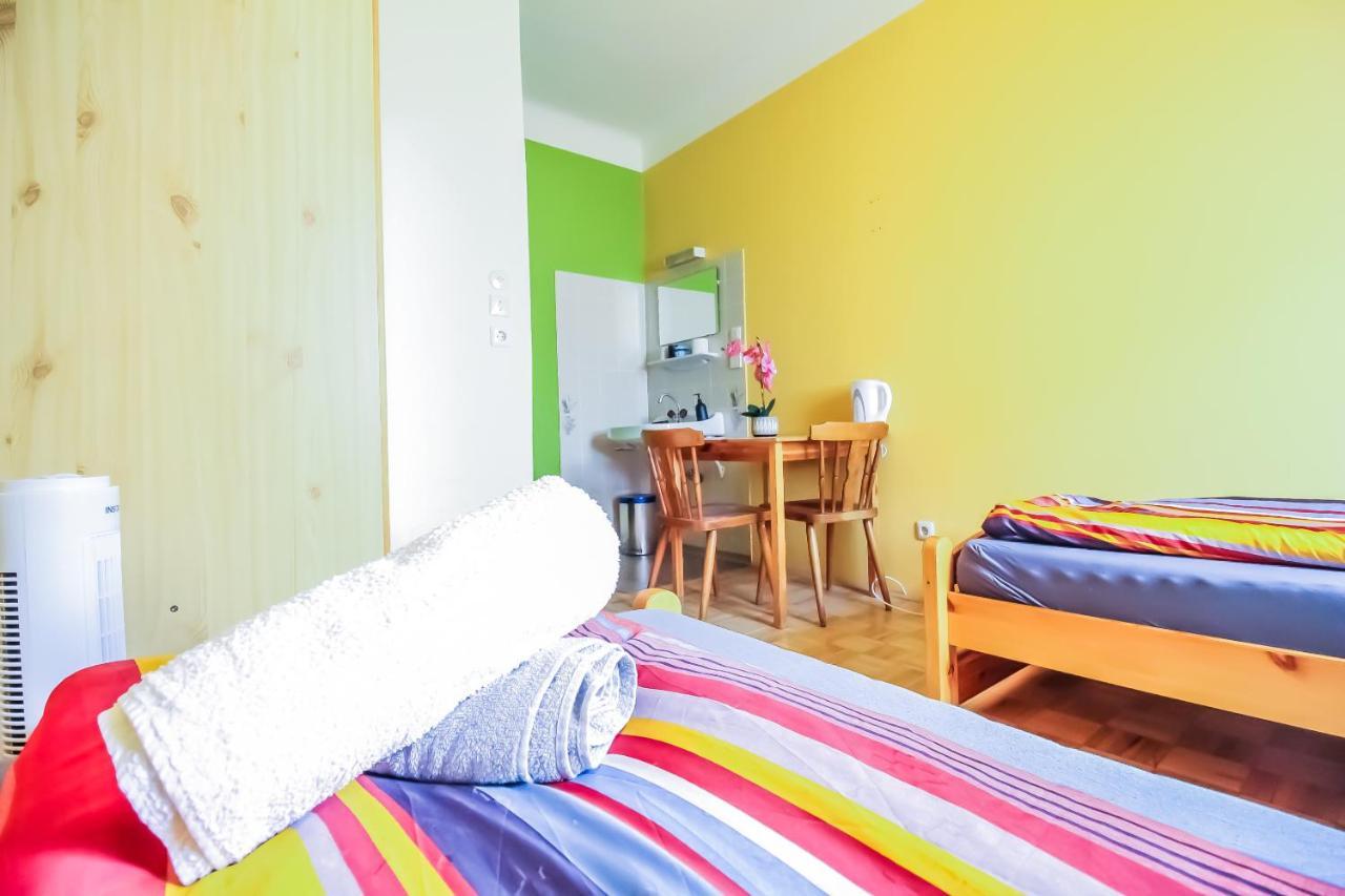 Economic 2Sb Apartment In Lively Area Wien Exterior foto